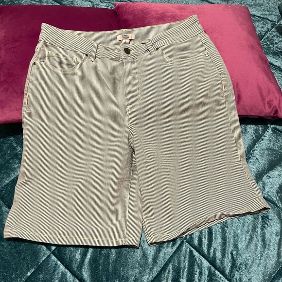 CROFT & BARROW women shorts-Bermuda/ size 12 - Picture 1 of 8